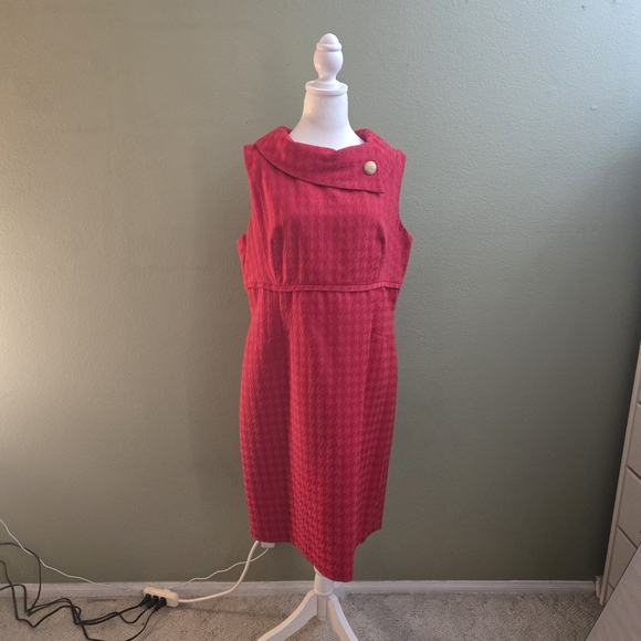 Liz Claiborne Dresses & Skirts - 💝 2/$15 or 3/$20  Liz Claiborne Red Sleeveless Vintage Look Dress